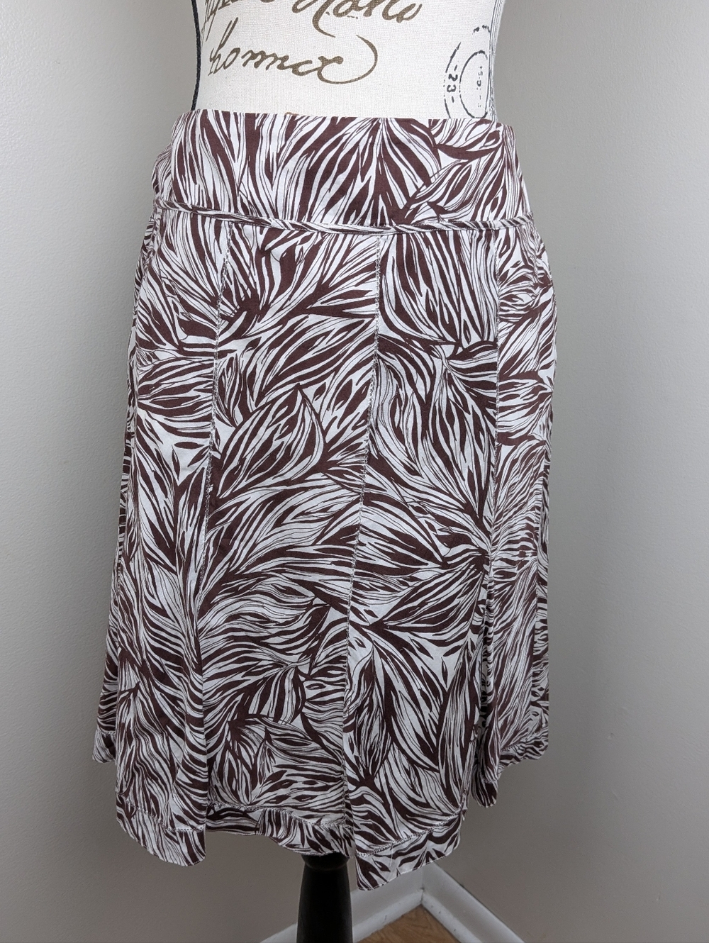 Ann Taylor Brown White Leaf Print Cotton Flare Skirt 8P Botanical Coastal Office